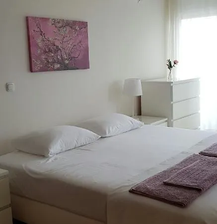 George & Elpis House Апартаменти