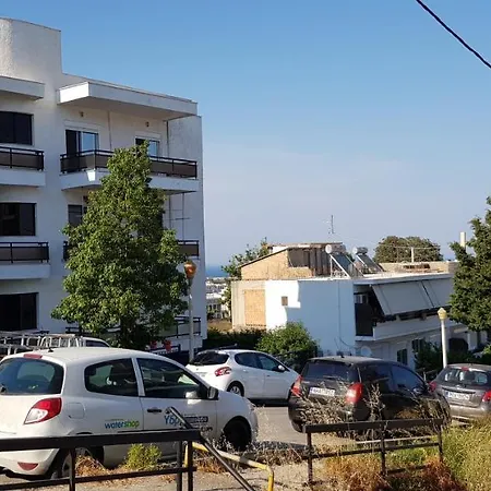 George & Elpis House Апартаменти *